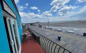 Affordable Beachfront Apartment With Balcony Sleeps 8